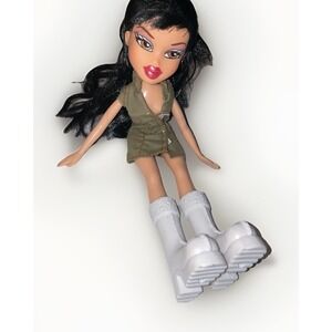 Vintage 2001 MGA Bratz Doll Jade Green Dress/ White Boots